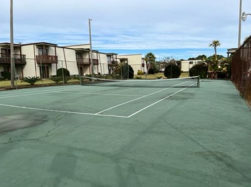 308 Miracle Strip Pkwy, Fort Walton Beach FL 32548-5217 exterior