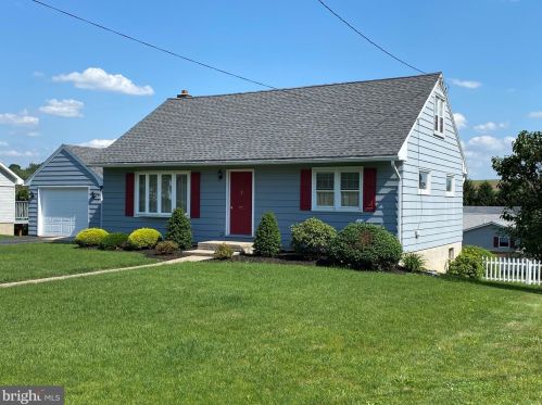 421 Florence Ave, Moselem, PA 19526-8319