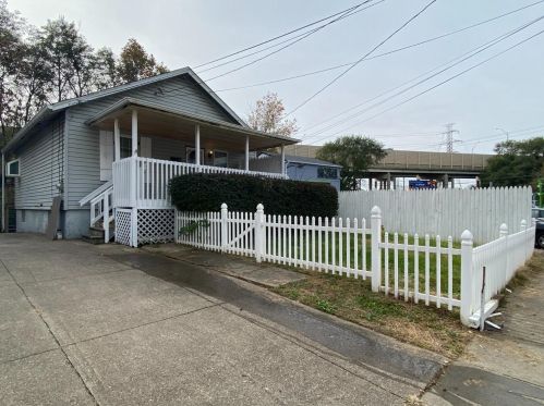 7 De Camp Ave, Cincinnati, OH 45216-1623