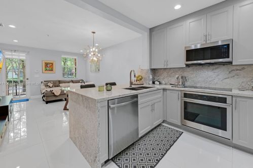 417 147th Ave, Hollywood, FL 33027-6101