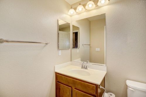 9872 Winkle Cir, Elk Grove CA  95757-6276 exterior