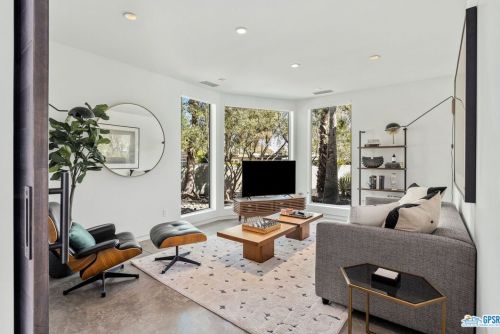 1189 Tamarisk Rd, Palm Springs CA  92262-5830 exterior