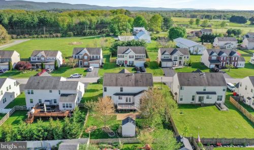 125 Victoria Ln, Charles Town WV  25414-5984 exterior