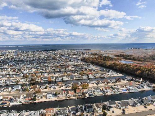 106 Moorage Ave, Berkeley Township NJ  08721-1879 exterior