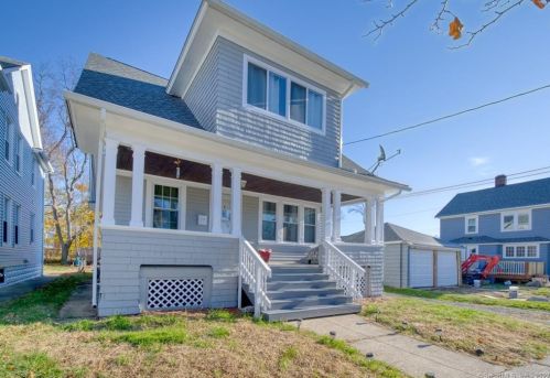 26 Wade Ter, Bridgeport, CT 06604-1806