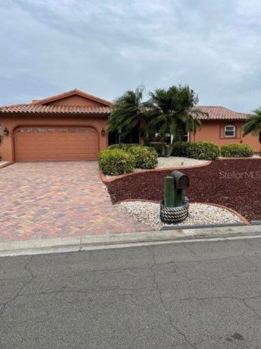 905 Chipaway Dr, Ruskin, FL 33572-2708