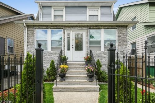 19 Irving St, East Orange, NJ 07018-1913