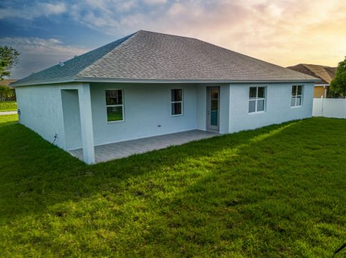1661 Crawford Ave, Fort Pierce, FL 34953-4345