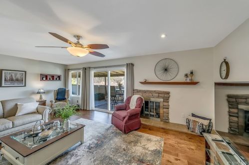 20046 Avenue Of The Oaks, Santa Clarita CA  91321-1361 exterior
