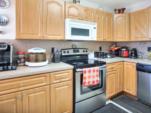 6460 25th Ave, Hialeah, FL 33016-4374