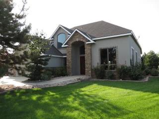 28108 Country Meadows Ln, Kennewick WA  99338-7380 exterior