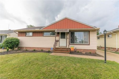 3315 Dellwood Dr, Cleveland, OH 44134-4217