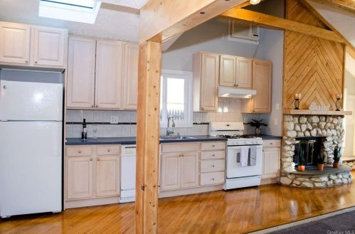 36 Floradan Rd, Tompkins Corners NY  10579-3032 exterior