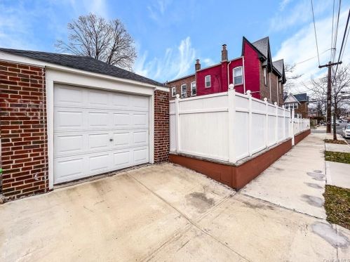 111-52 205th St, Jamaica, NY 11412-2209