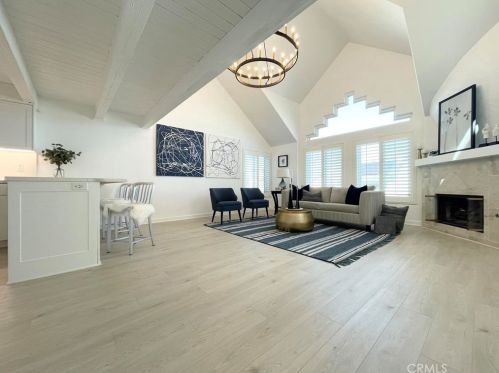 320 Rossmore Dr, Oxnard CA  93035-4465 exterior