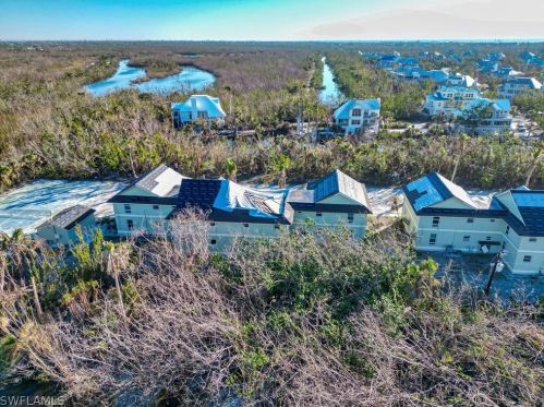 2840 Gulf Dr, Sanibel FL  33957-5709 exterior