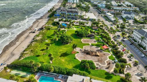 855 Dahlia Ln, Vero Beach FL 32963-1984 exterior