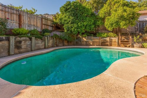 430 Willamette Dr, Vacaville CA  95688-4228 exterior