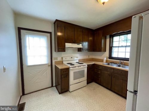 408 Lexington Ct, Fredericksburg VA  22405-2255 exterior