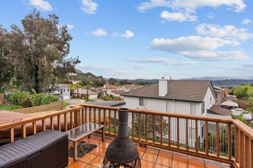 30508 Park Vista Dr, Santa Clarita CA  91384-3795 exterior