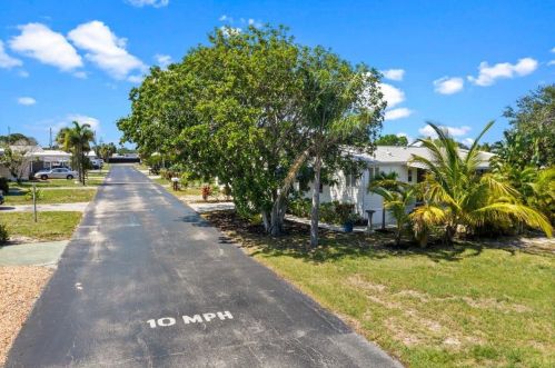 11055 Federal Hwy, Hobe Sound FL  33455-5167 exterior