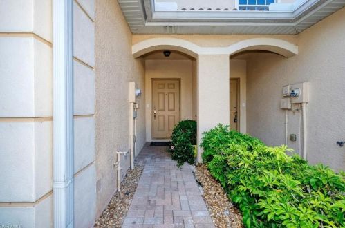 8542 Athena Ct, Lehigh Acres, FL 33971-3752
