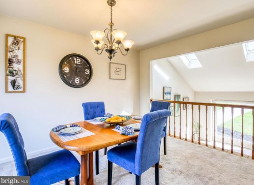 27 Cloverdale Pl, Charles Town WV  25414-4033 exterior