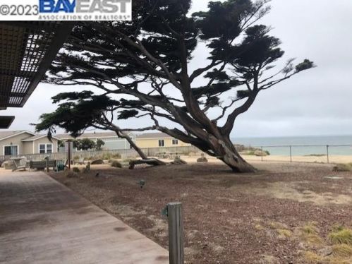 321 3rd Ave, Pacifica CA  94044-2204 exterior