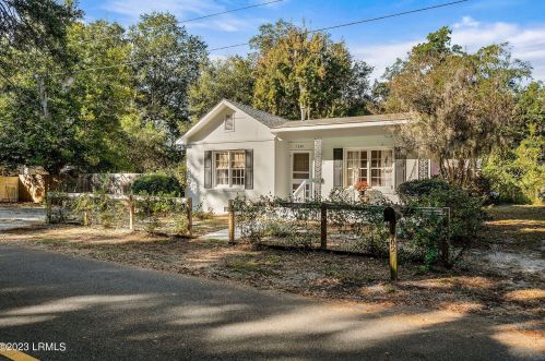 1302 Newcastle St, Beaufort, SC 29902-4132