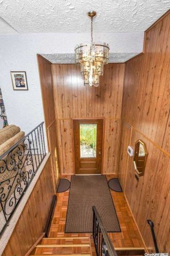 2796 Len Dr, North Bellmore, NY 11710-5202