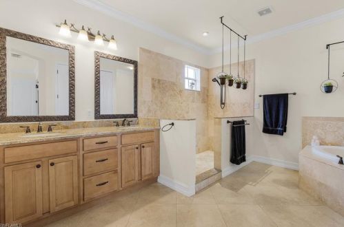 1121 1 Ter, Cape Coral FL  33991-1591 exterior