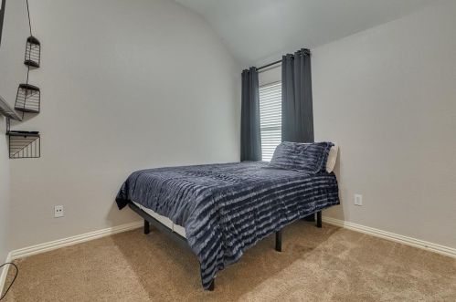 9833 Cedarcrest Dr, Aubrey TX  76227-5413 exterior