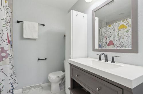 6161 Indiana Ave, Cudahy WI  53110-2846 exterior