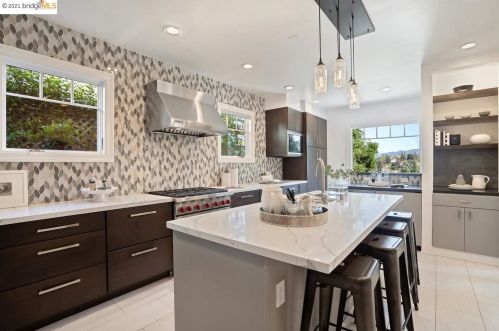 834 Calmar Ave, Oakland CA  94610-1731 exterior
