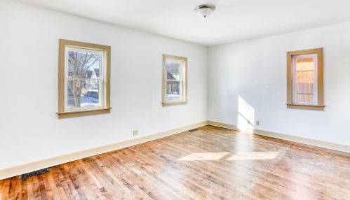 3434 1st St, Milwaukee, WI 53207-3232