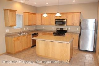 713 Walters Dr, Manhattan KS  66502-8407 exterior