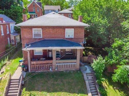 210 3rd St, Jeannette, PA 15644-1724