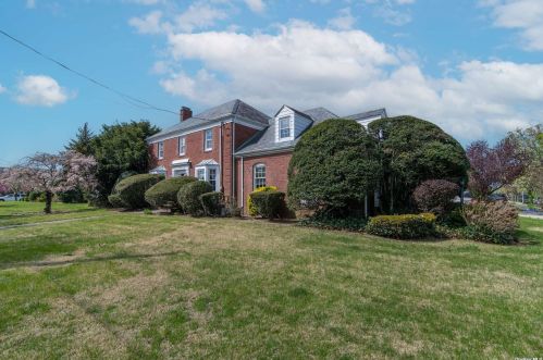 2116 Centre Ave, North Bellmore, NY 11710-3423