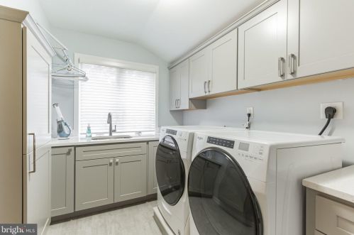 1483 Buck Crk Dr, Yardley PA 19067-4053 exterior