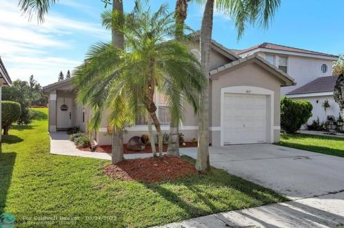 3017 179th Ave, Hollywood FL  33029-5514 exterior