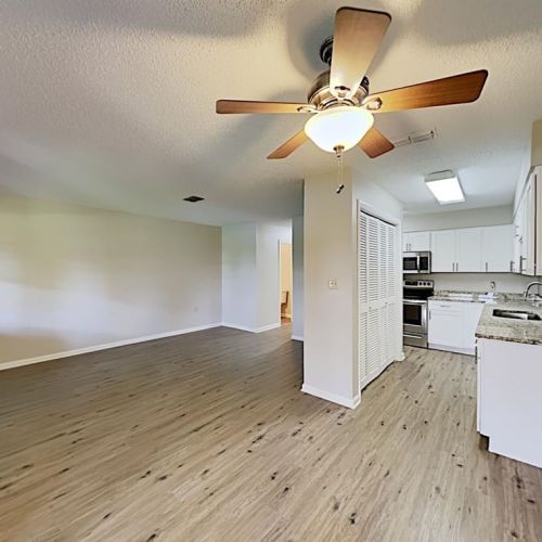 530 Lake Carolyn Cir, Lakeland, FL 33813-1112