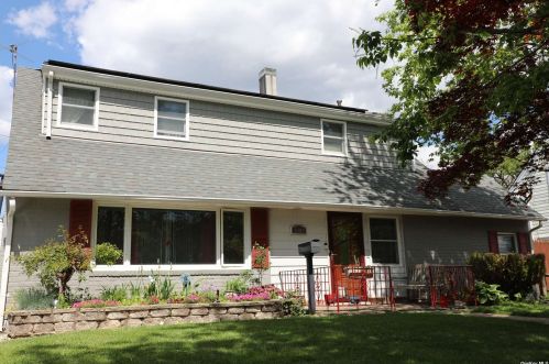 2481 6th St, Hempstead NY  11554-3115 exterior