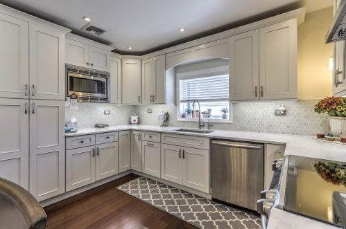 114 Granada Pkwy, North Lindenhurst NY  11757-6013 exterior