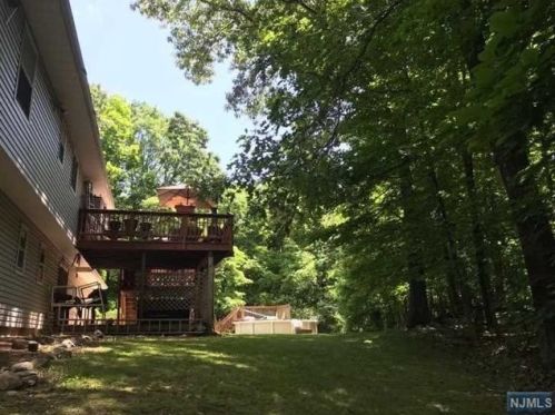 36 Crest Hill Dr, Wantage NJ  07461-4020 exterior