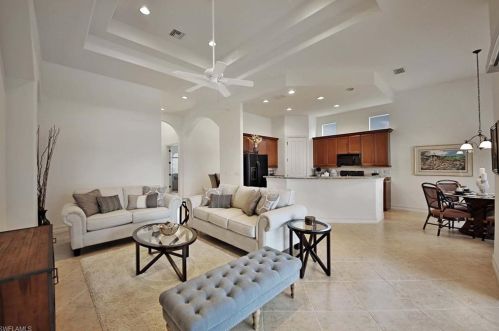 7863 Valencia Ct, Naples, FL 34113-3186