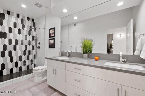 1439 Echo Ln, Phoenix AZ  85020-3831 exterior