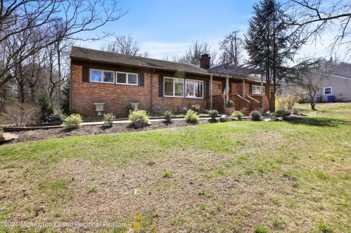 26 Iler Dr, Middletown, NJ 07748-3323
