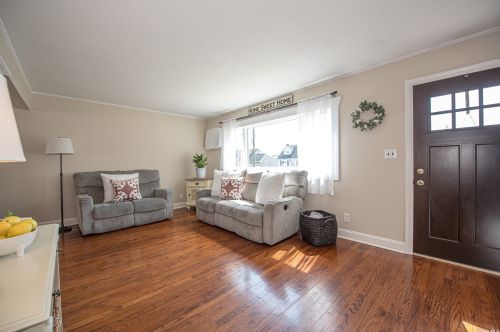 1051 Hamilton Ave, North Lindenhurst NY  11757-2130 exterior