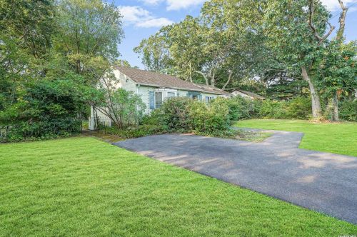 5476 Expressway Dr, Holtsville, NY 11742-1310
