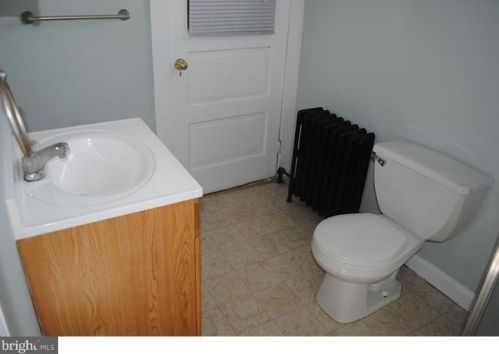 27 Washington Ave, Camden NJ  08108-3715 exterior